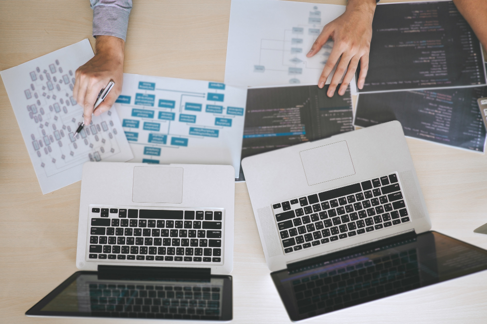 Diferențele dintre frontend, backend și full-stack development - Mai ...